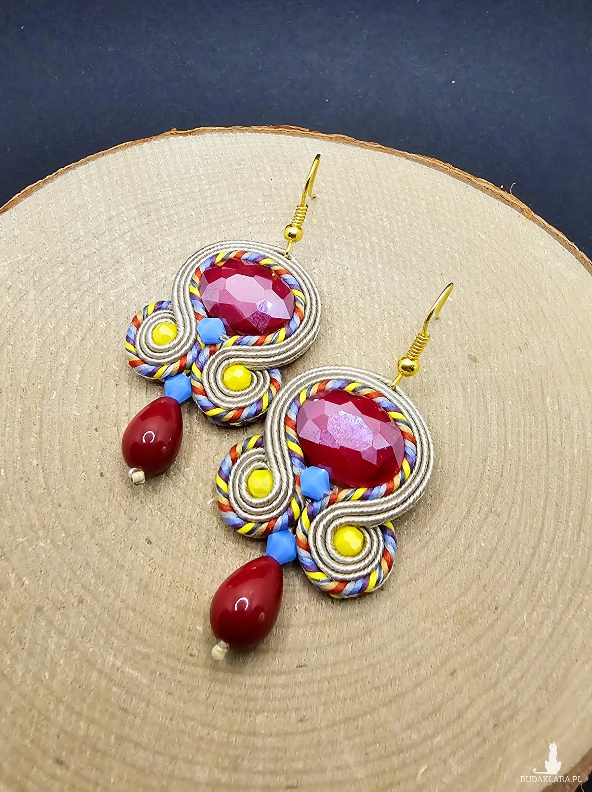 Kolorowe kolczyki sutasz z czerwonymi kryształkami